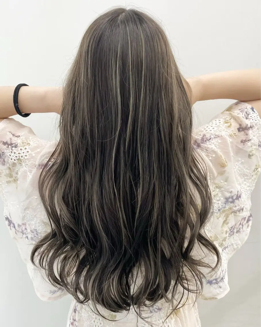 カラー ALIVE 河合優吾のヘアスタイル