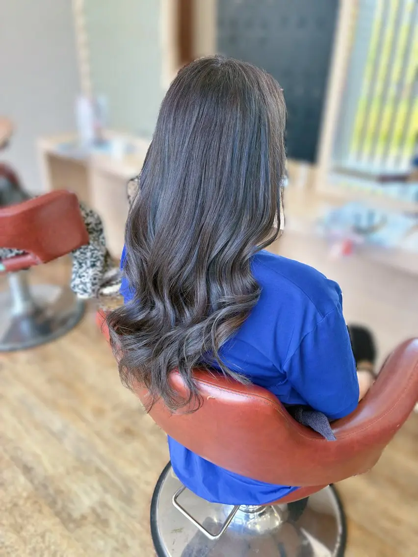 ロング カラー ブルーカラー ダブルカラー ハイライトカラー ハイライト ヘアカラー アトリエファゴ Chikanoのヘアスタイル