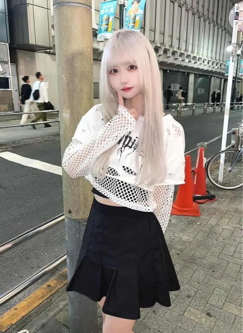 ロング カラー ホワイト&レイヤーカ ットエクステ長畠俊輔のヘアスタイル