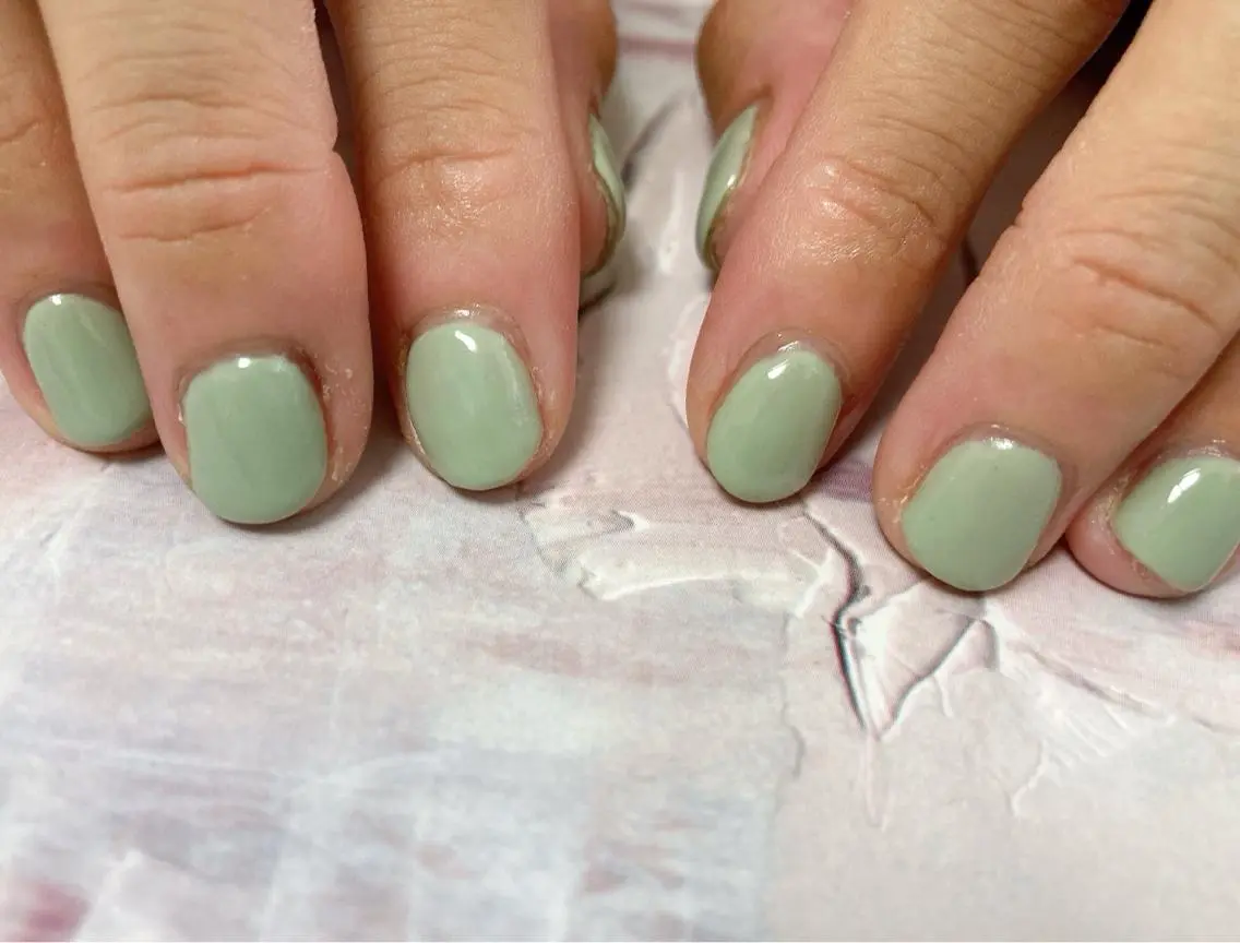 ネイル グリーン ワンカラーネイル ハンドネイル mogunail &blowのネイルデザイン