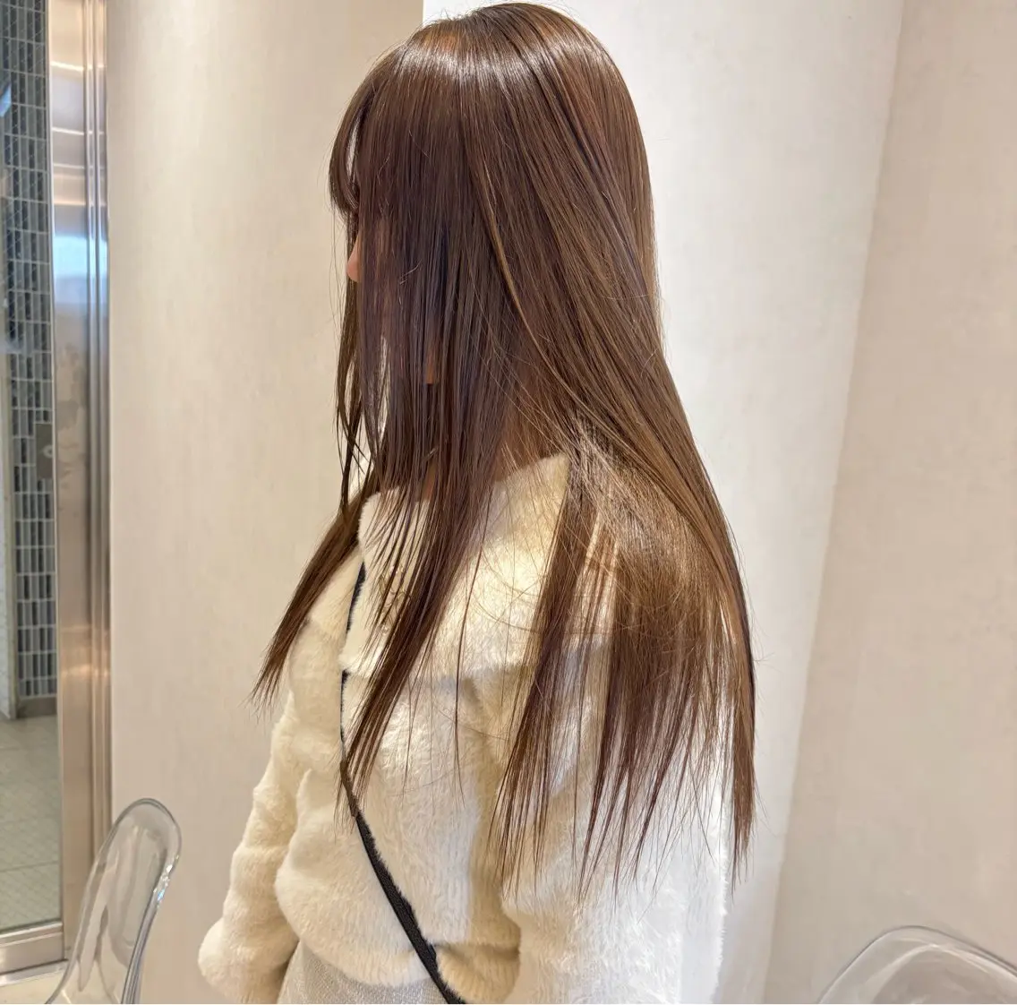 ロング トリートメント 響 インナーカラー イヤリングカラーのヘアスタイル