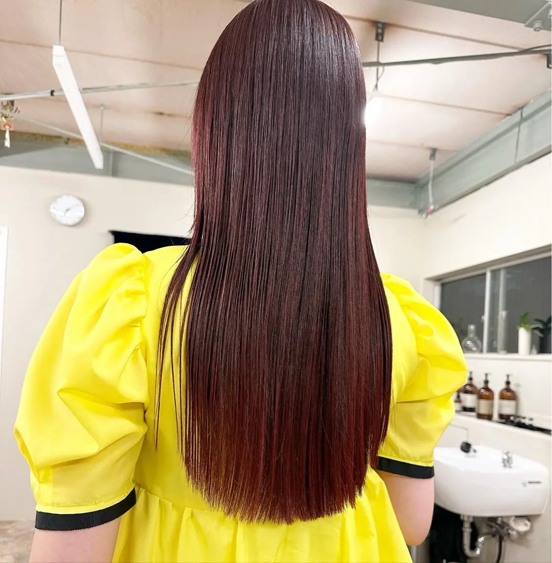 ロング カラー ブリーチ ブリーチなしカラー レッドカラー クニイ ルイのヘアスタイル