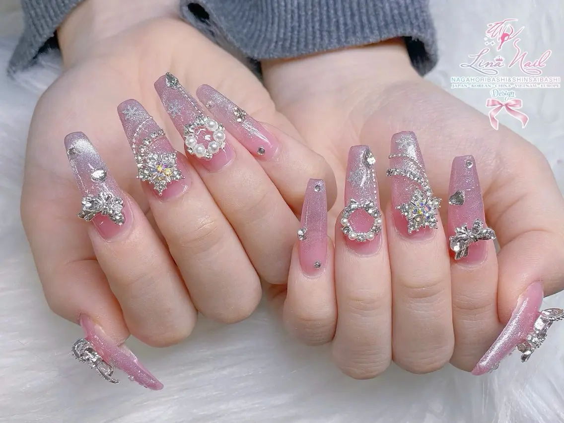 セミロング 韓国風ヘア クリスマス ハンドネイル Linanail Nambaのマツエク・マツパデザイン