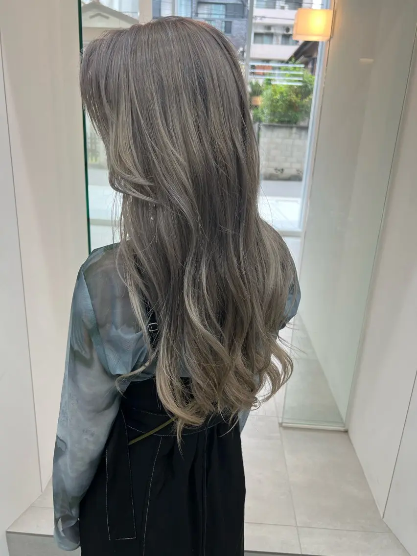ロング カラー グレージュ ヘアカラー トリートメント 吉沢遣人/レイヤー 艶カラー/抜け感のヘアスタイル