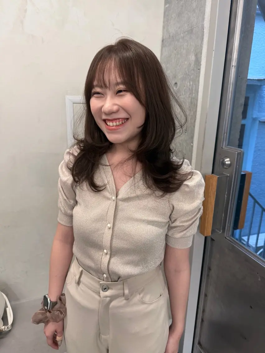 ロング カラー ロングレイヤー アッシュ ベージュカラー ブリーチ 透明感カラー カット ヘアカラー トリートメント 誰より丁寧なカット/ 小林輝/レイヤーのヘアスタイル