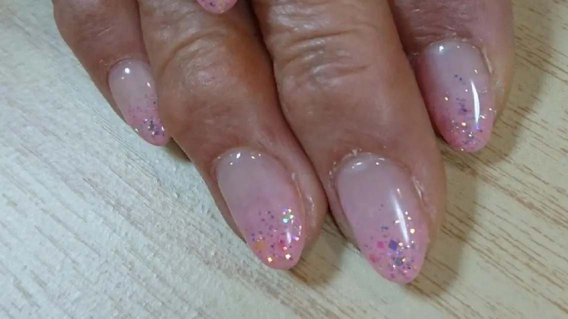 ネイル グラデーション ラメ(グリッター) ピンク Lilith Nailのネイルデザイン