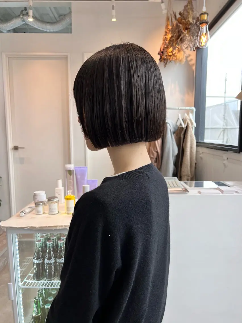 ショート ボブ カット 松坂 真衣のヘアスタイル