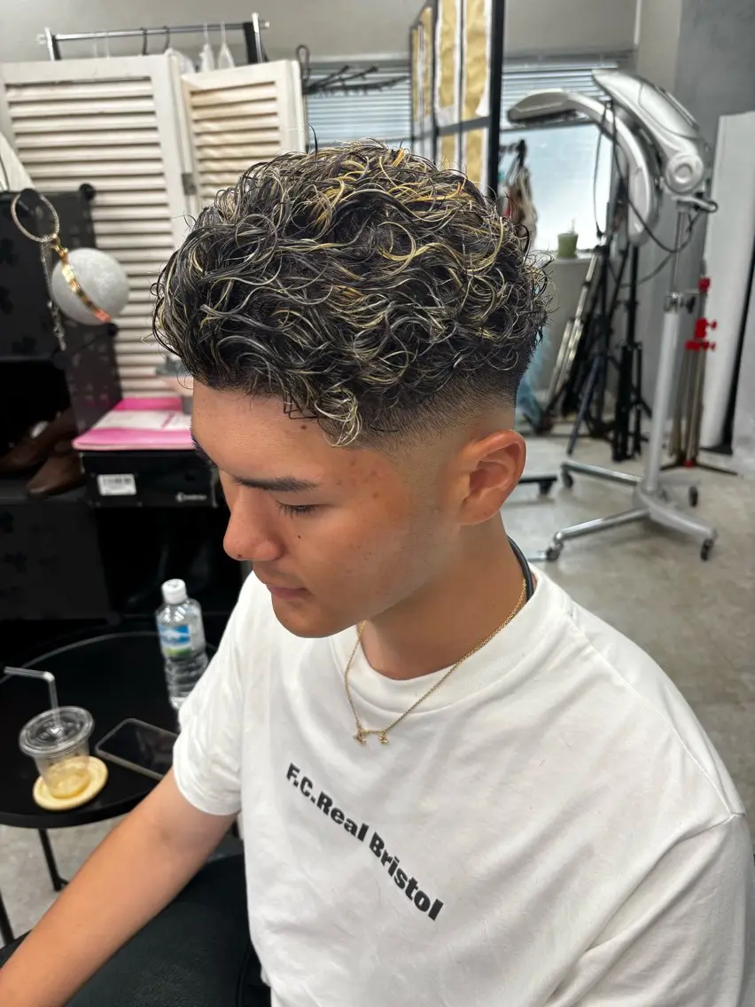 ショート メンズ フェードカット メンズメッシュ メンズパーマ カット ヘアカラー 燕三条駅徒歩6分/ NOBUTA💎のヘアスタイル