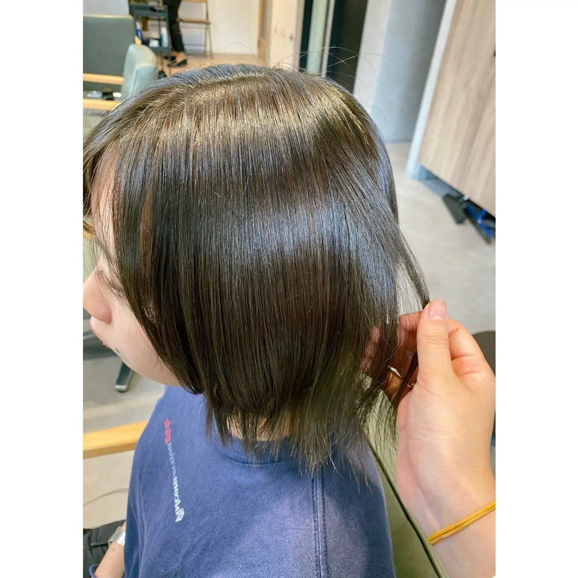 ショート カラー ヘアアレンジ ベージュカラー オリーブベージュ 小國 綾かのヘアスタイル