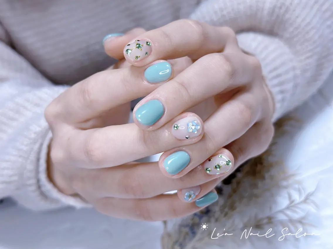 ショート カラー ネイル Le’a NailSalonのネイルデザイン