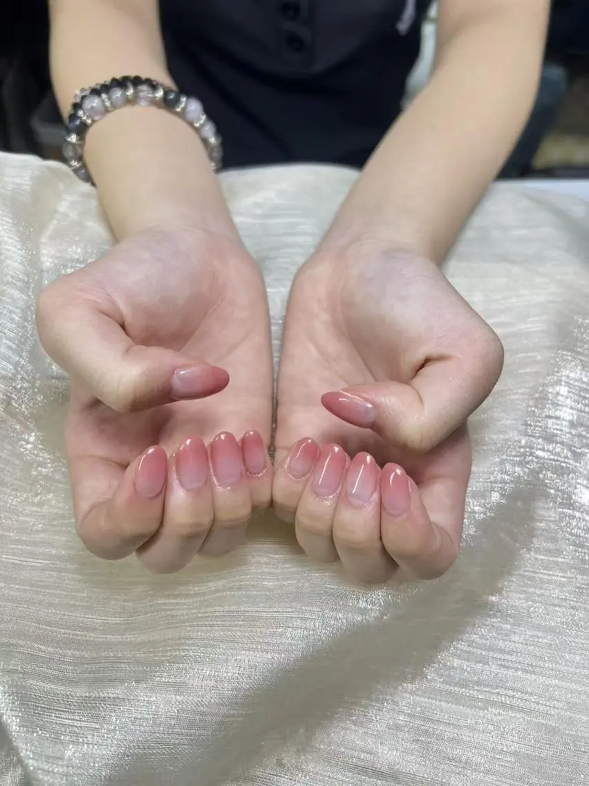【ハンドジェル】カラーグラデーション(ジェルオフ付き）。      長さ出し＋¥2,000（10本）の写真