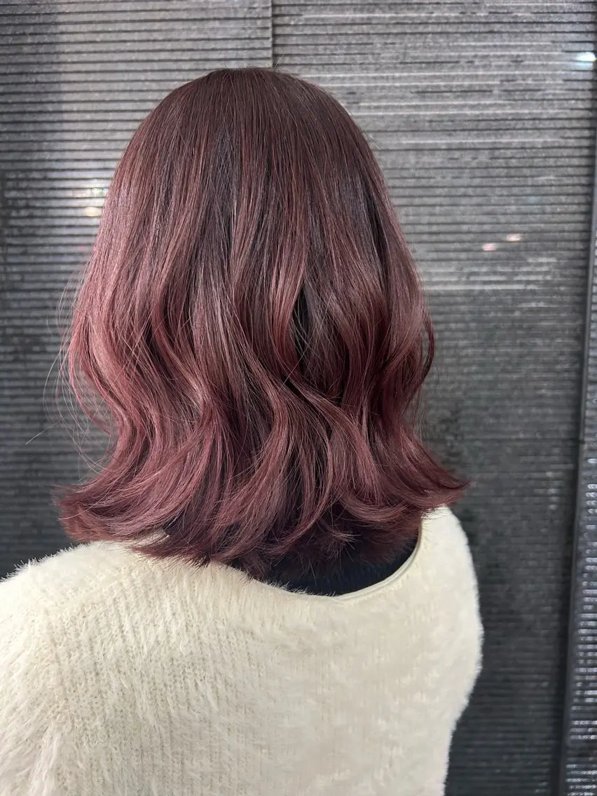 ミディアム カラー ボルドーカラー ハイライトカラー ハイライト 對馬 光梨のヘアスタイル