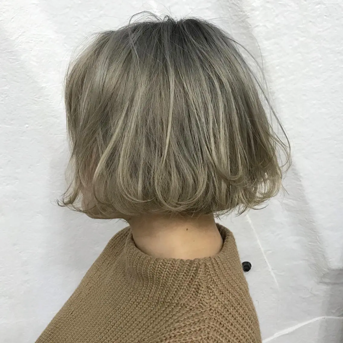 ショート カラー ベージュカラー ブリーチ ホワイトベージュ タンバルモリ K-POP好き美容師 🇰🇷Kai.Yのヘアスタイル