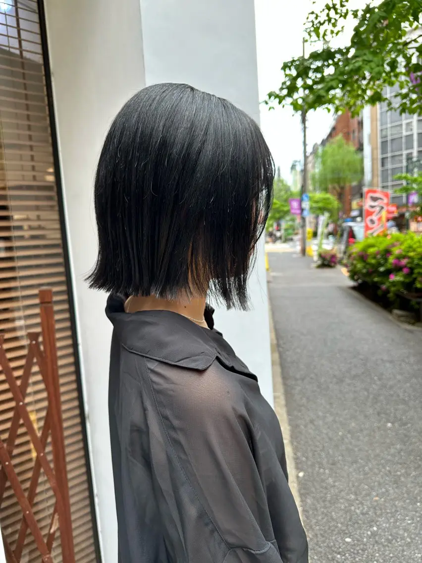 ミディアム カラー 切りっぱなしボブ ベージュカラー ブリーチ ブルーカラー 透明感カラー カット ヘアカラー 新宿御苑前/新宿 Ryuseiのヘアスタイル