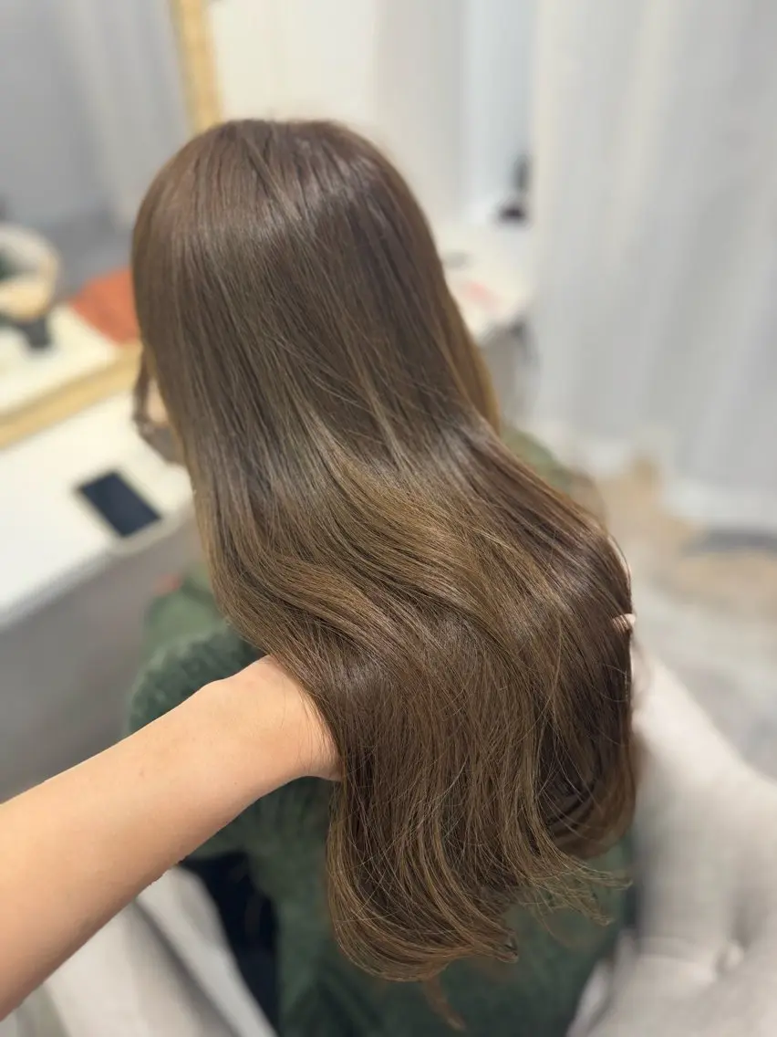 ロング カラー アッシュ アッシュブラウン ベージュカラー 黒髪 ブリーチ カット ヘアカラー トリートメント 赤み無し柔らかカラー 【梅田】madokaのヘアスタイル