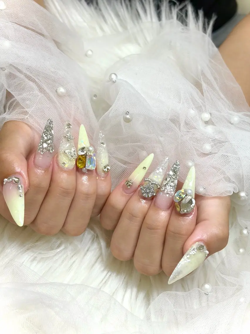 ネイル キラキラネイル パステルネイル 黄色 ハンドネイル AOI💅🏾 LUCAS 千葉のネイルデザイン