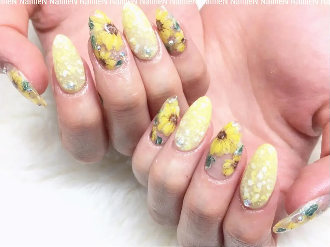 ネイル フラワーネイル 黄色 Nail lieNのネイルデザイン