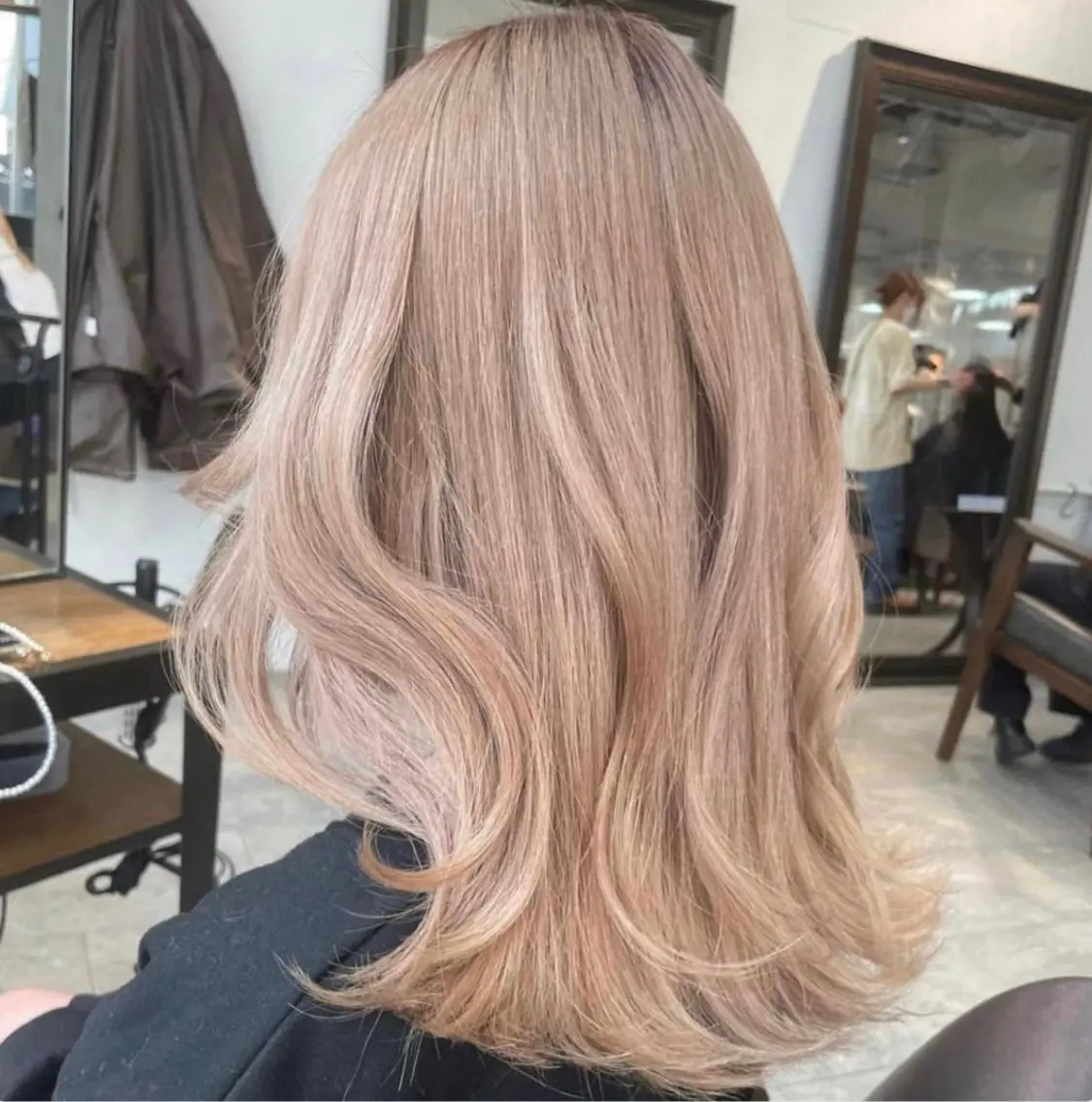 セミロング カラー ヘアカラー 🌹TikTok４万 ﾌｫﾛﾜｰ🌹AKIのヘアスタイル
