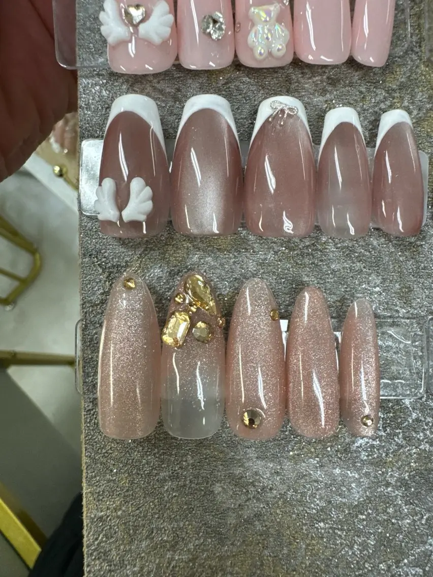 ネイル フレンチネイル ジェルネイル ガラスフレンチ キラキラネイル マグネットネイル ハンドネイル Queeens nailのネイルデザイン