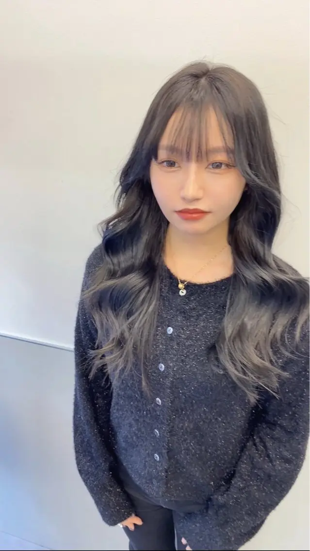ロング カラー ブルーカラー ブルージュ 顔まわりレイヤー 顔周りカット 韓国風ヘア カット ヘアカラー トリートメント 韓国ヘア🇰🇷 スズキのヘアスタイル