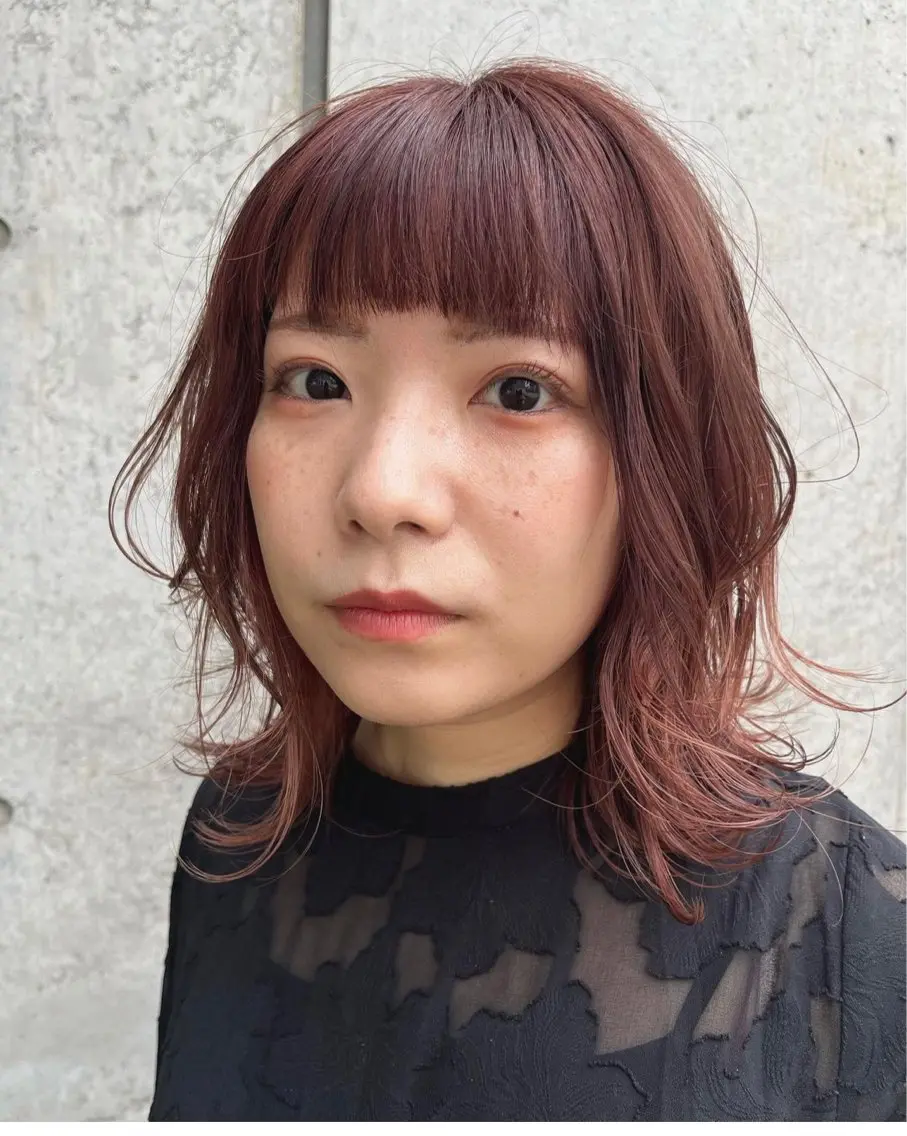 ミディアム カラー レイヤーカット ヘアカラー トリートメント 東村 桃花のヘアスタイル