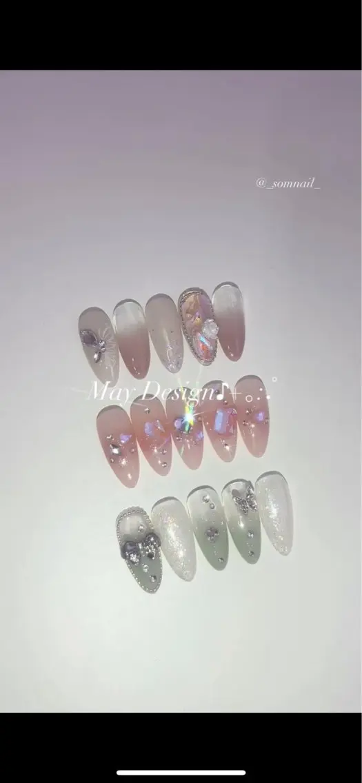 ネイル ジェルネイル キラキラネイル 韓国ネイル リボン ストーンネイル SOM NAILのネイルデザイン