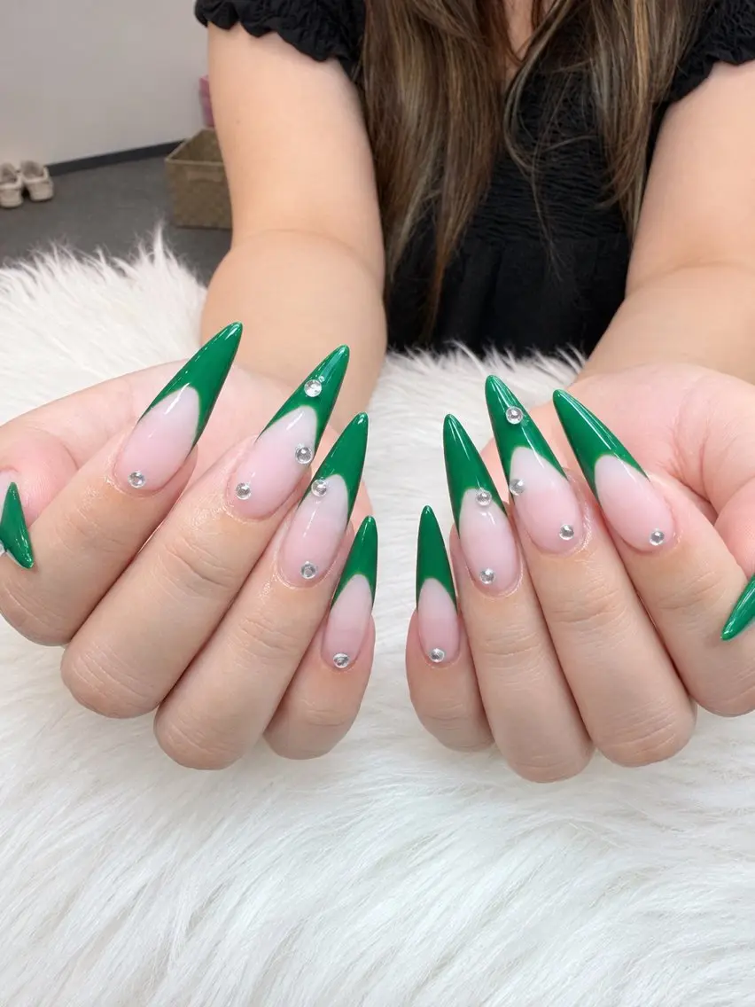 ネイル 長さ出し フレンチネイル グリーン ロングネイル シンプルネイル MEO MEO NAIL 守山のネイルデザイン