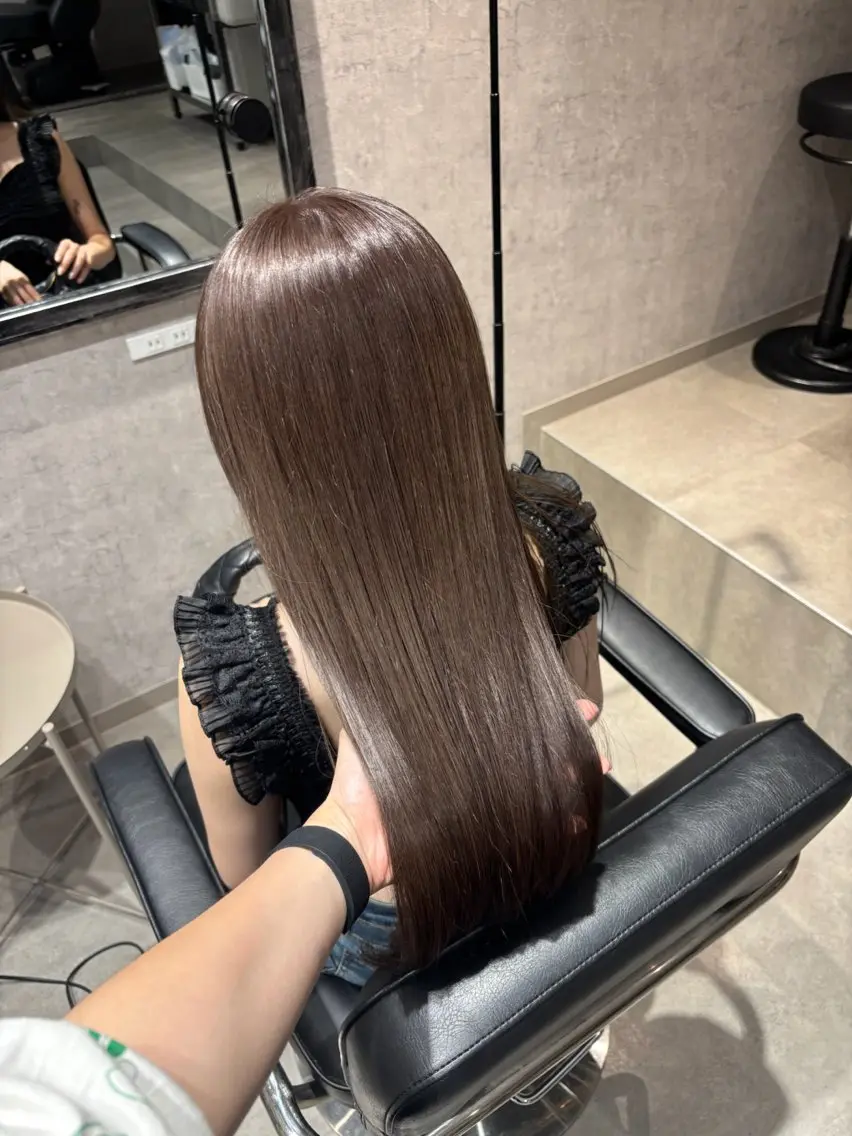 ロング カラー ロングレイヤー ベージュカラー ブラウンカラー 透明感カラー グレージュ ヘアカラー トリートメント shun/ブリーチ なしダブルカラーのヘアスタイル