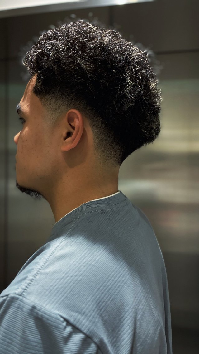 ミディアム パーマ ミヤシタ キョウゴのヘアスタイル