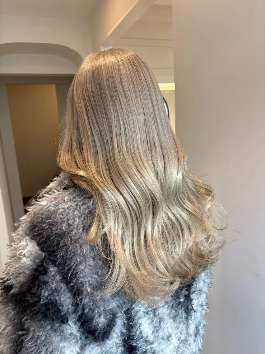 セミロング カラー ヘアカラー トリートメント 似合わせhair🎀 Manaのヘアスタイル