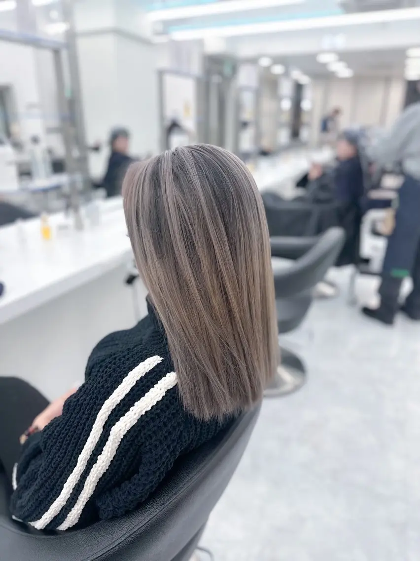 セミロング カラー ダメージレスブリーチ ×美髪矯正【滝太】のヘアスタイル
