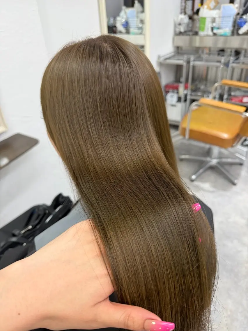 セミロング カラー ブリーチ 透明感カラー ダブルカラー ブリーチなしカラー オリーブグレー ヘアカラー 金澤 希空のヘアスタイル