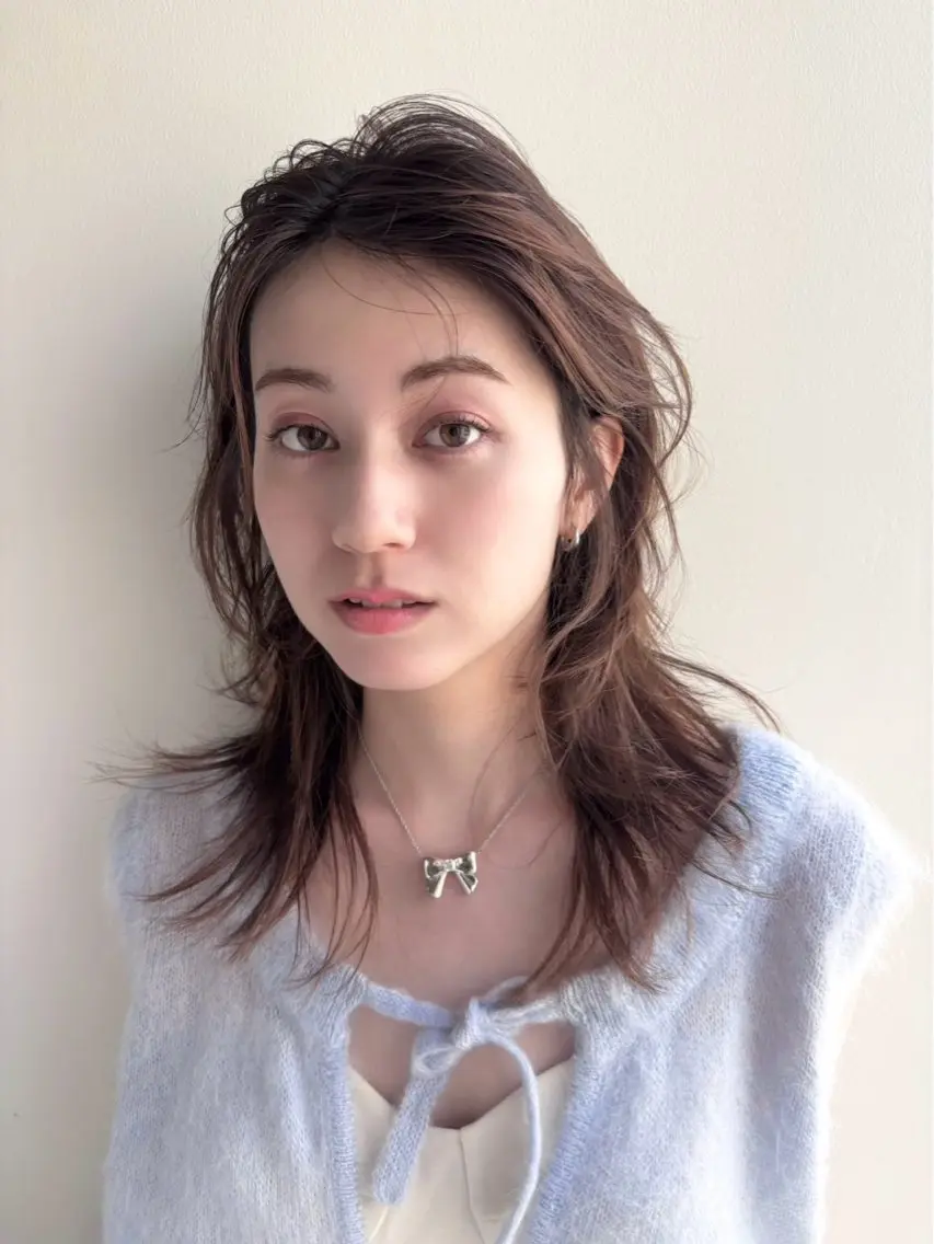 セミロング 湯浅 あや果のヘアスタイル