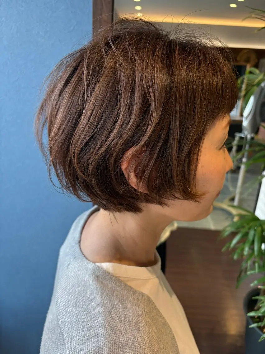 ショート ボブ ✨白髪ぼかし 🍀MINAKO☆のヘアスタイル