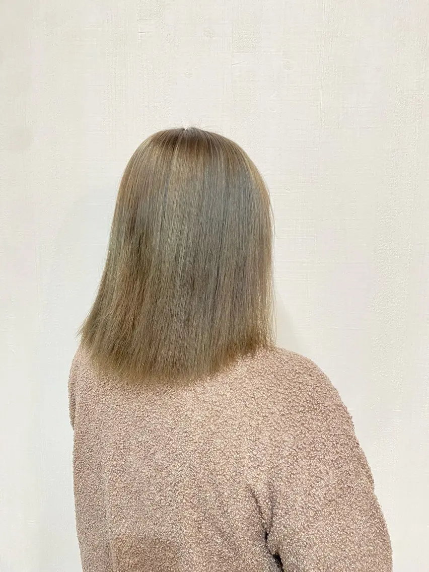 カラー グレージュ ミルクティーグレージュ ヘアカラー トリートメント 杉森 蘭琉のネイルデザイン