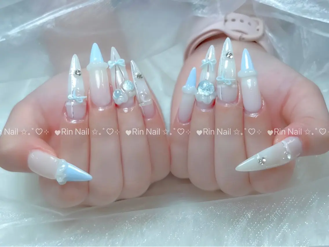ネイル オーロラネイル ブルー フラッシュネイル フラワーネイル フットネイル ハンドネイル Rin Nail 新大久保店のネイルデザイン