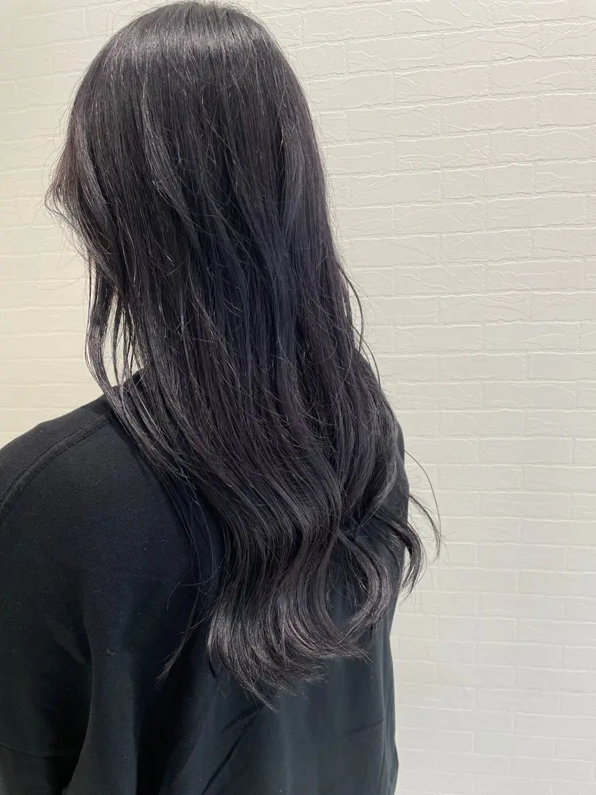 カラー ブリーチ ネイビーカラー ヘアカラー トリートメント 渡辺 広輝のヘアスタイル