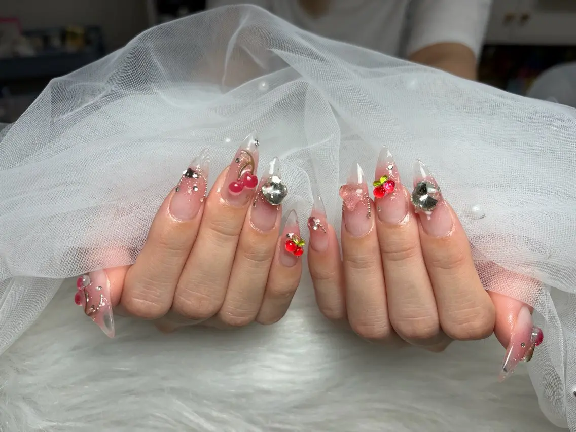 ネイル アートネイル 長さ出し ジェルネイル 韓国ネイル マグネットネイル ハンドネイル Cloudy Chan Nailのネイルデザイン