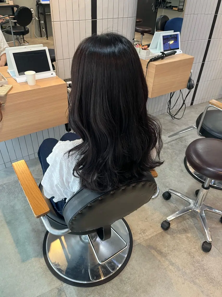 セミロング カラー ヘアカラー 西 こゆきのヘアスタイル