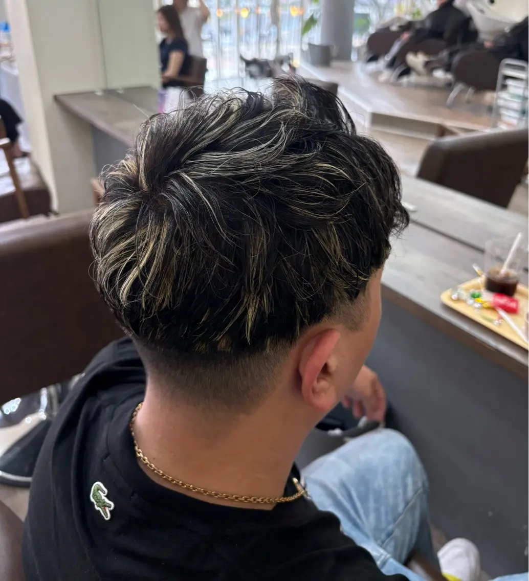 カラー メンズ メンズハイライト ハイライトカラー カット ヘアカラー WEST OLAND 黒坂佳乃のヘアスタイル