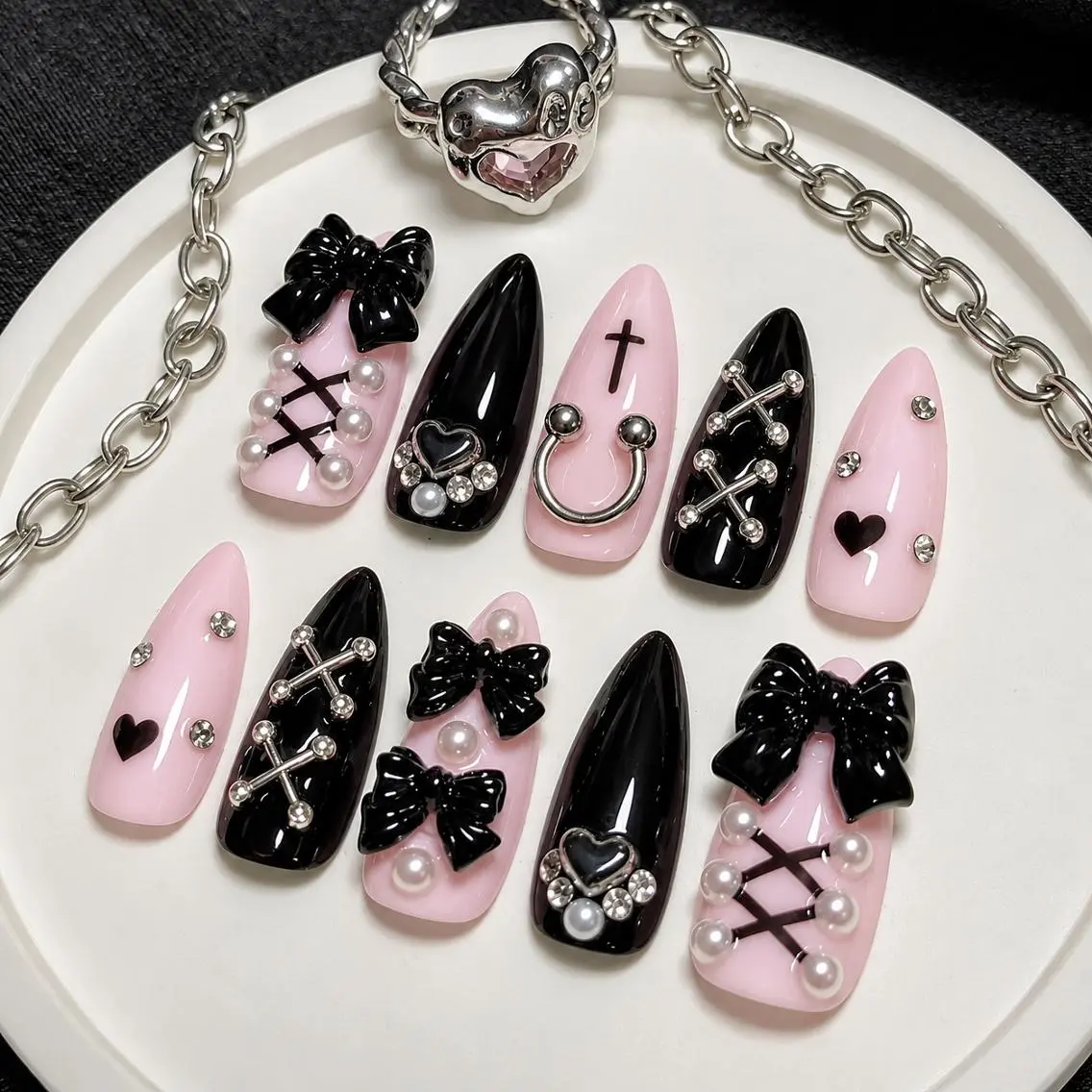 ネイル AUREA Nail 心斎橋店のネイルデザイン