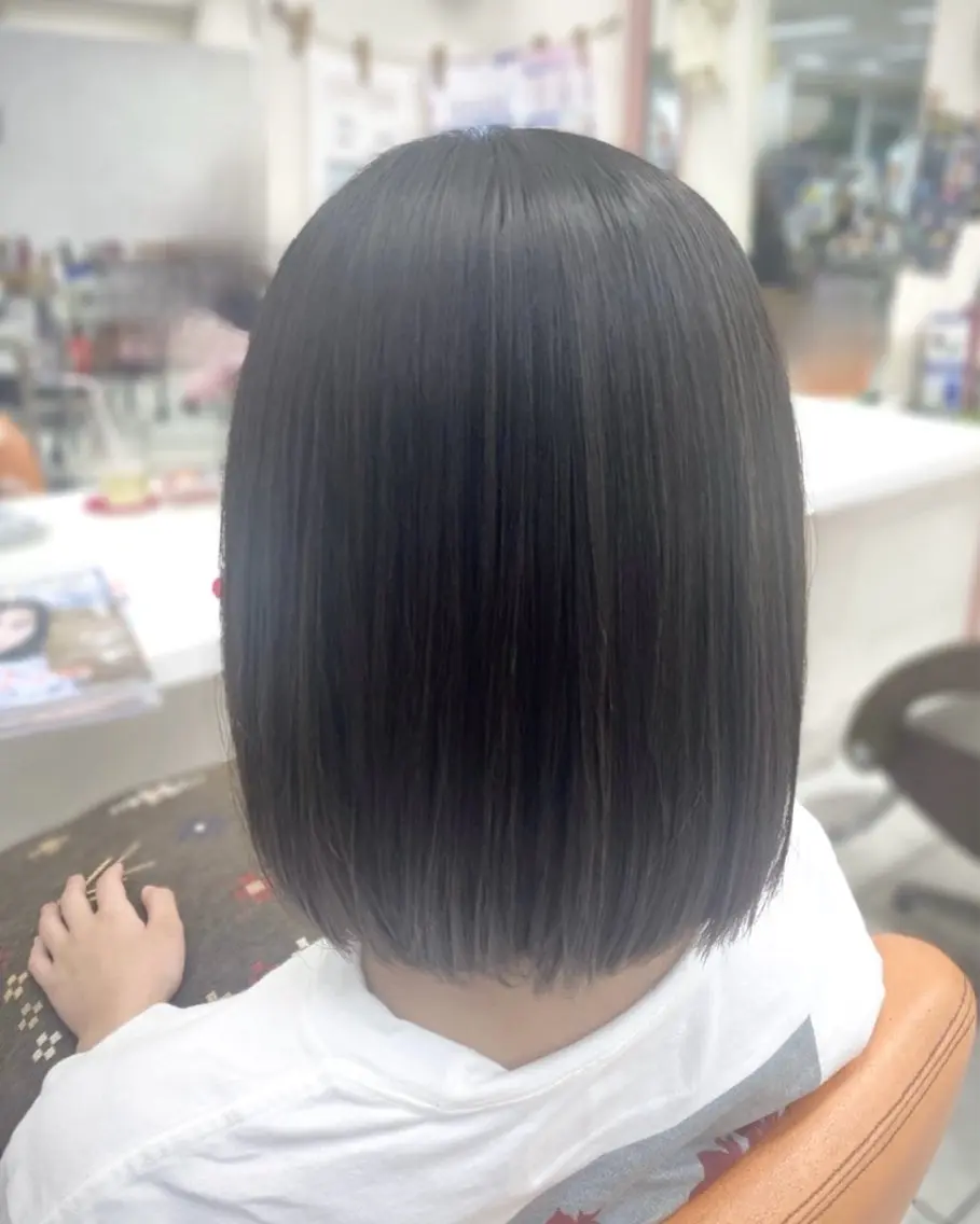 ミディアム 切りっぱなしボブ ボブ 縮毛矯正 トリートメント アダニヤ ナツキのヘアスタイル