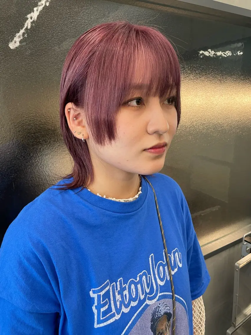 セミロング カラー インナーカラー 推し ブリーチ 髪質改善のヘアスタイル