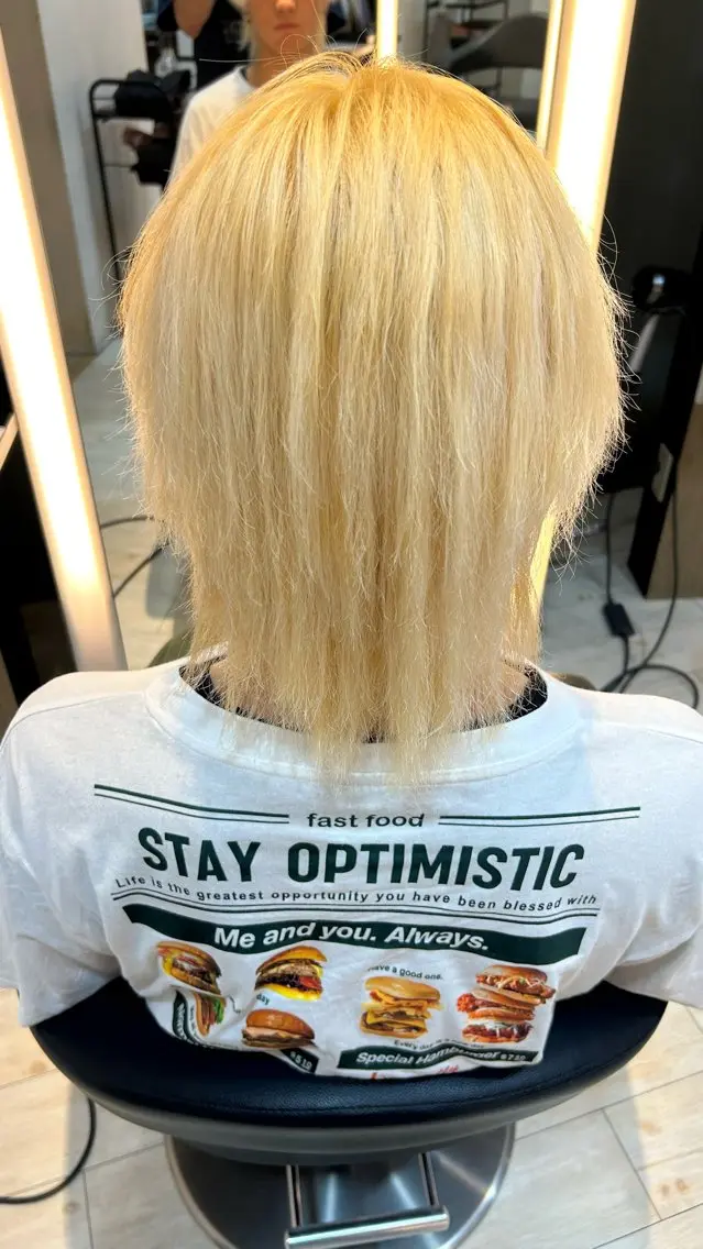 カラー メンズ メンズブリーチ ブリーチ ブロンド ホワイトブロンド カット ヘアカラー トリートメント 有働由良／ハイトーン ／韓国メンズヘアのヘアスタイル