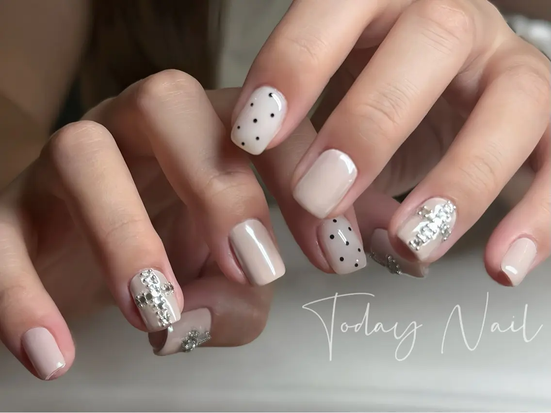 ネイル オーロラネイル ドット ガーリー ピンク ショートネイル ハンドネイル りゅうToday Nailのネイルデザイン