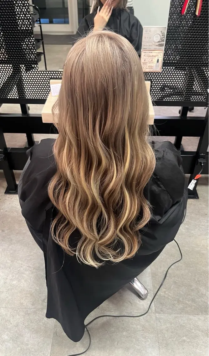 ロング エクステ ハイライト 杉政 柚のヘアスタイル