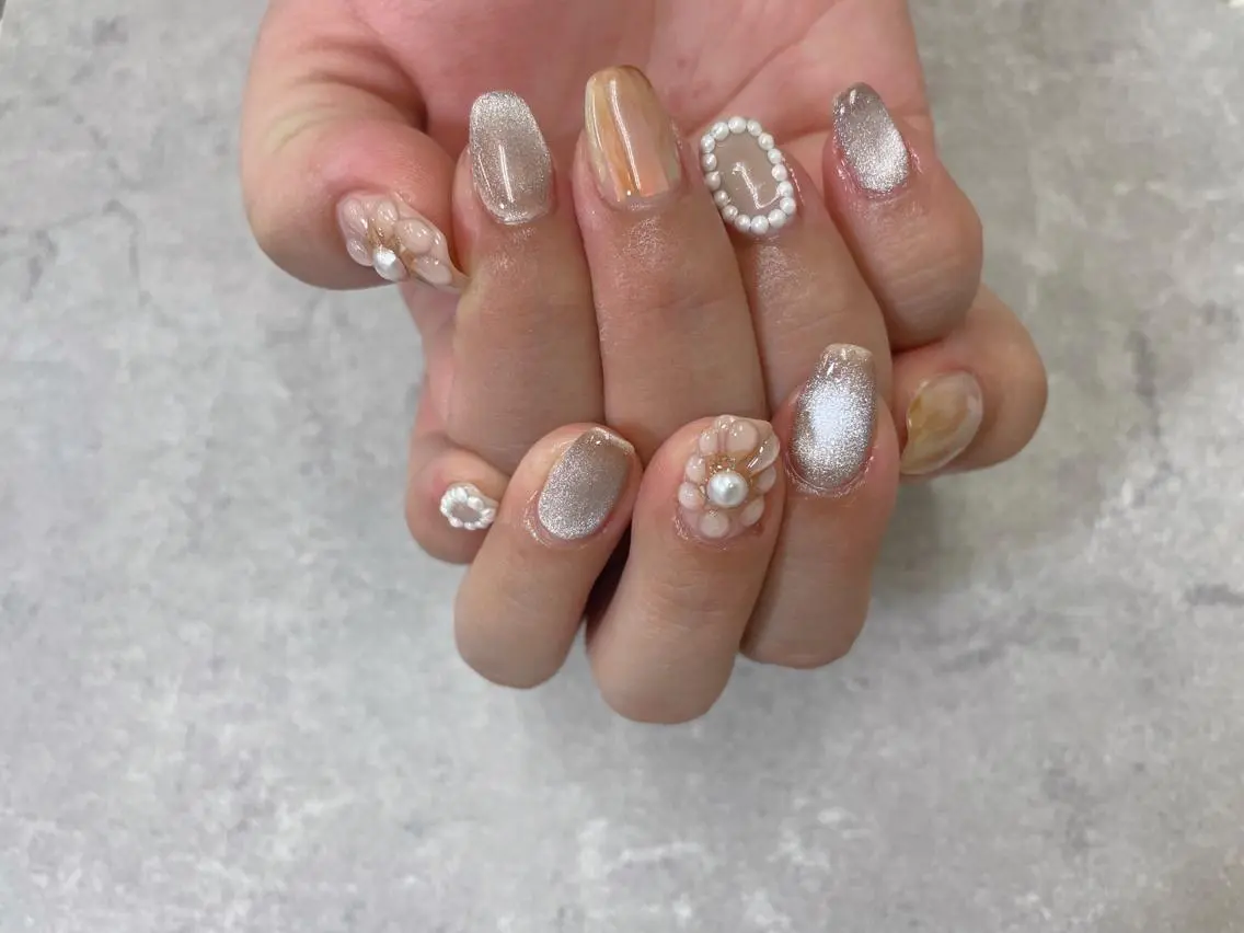 ネイル フラワーネイル ニュアンスネイル ぷっくりネイル ハンドネイル foglia❁. ⌇imamuraのネイルデザイン