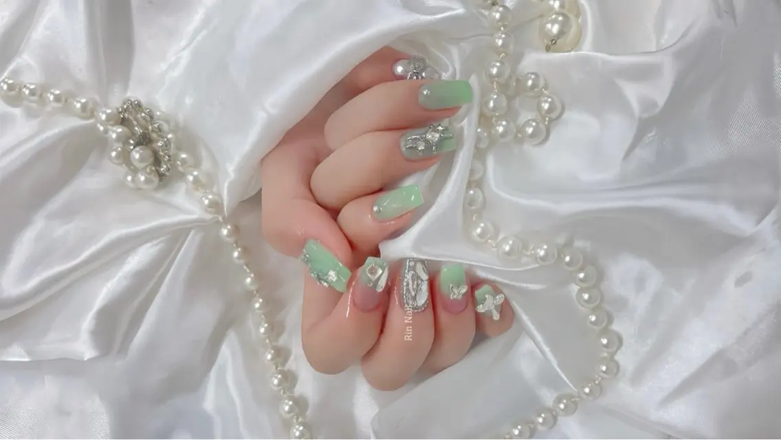 ネイル オーロラネイル チークネイル 桜ネイル クリアネイル ドット ハンドネイル Rin Nail 新大久保店のネイルデザイン