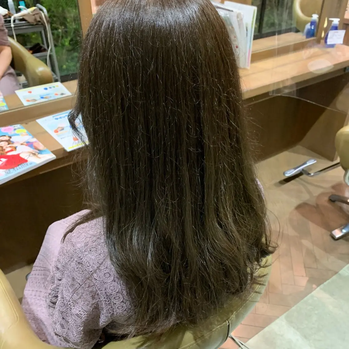 カラー ベージュカラー オリーブベージュ 礒谷 夏帆のヘアスタイル