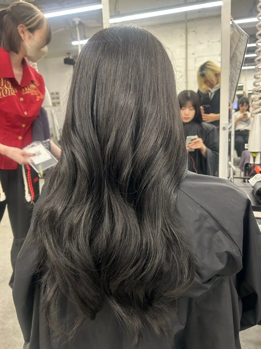 ロング カラー 佐藤 笑瑠のヘアスタイル